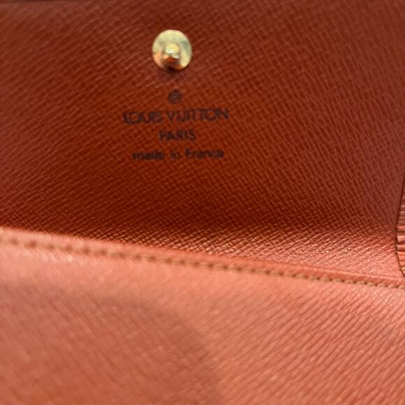 Louis Vuitton Paris Epi Wallet in Chestnut Brown - Picture 9 of 10